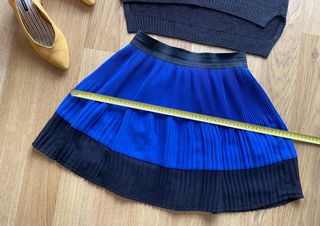 Falda plisada Lefties azul y negra Talla S