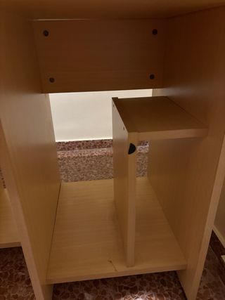 Mesa de ordenador de madera clara