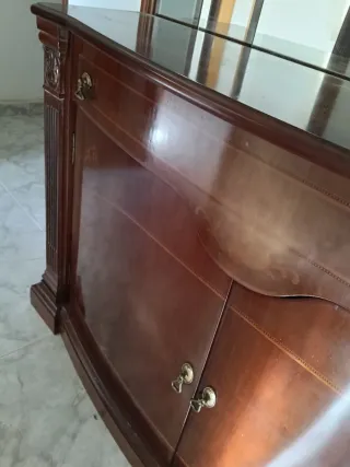 Recibidor de madera con espejo