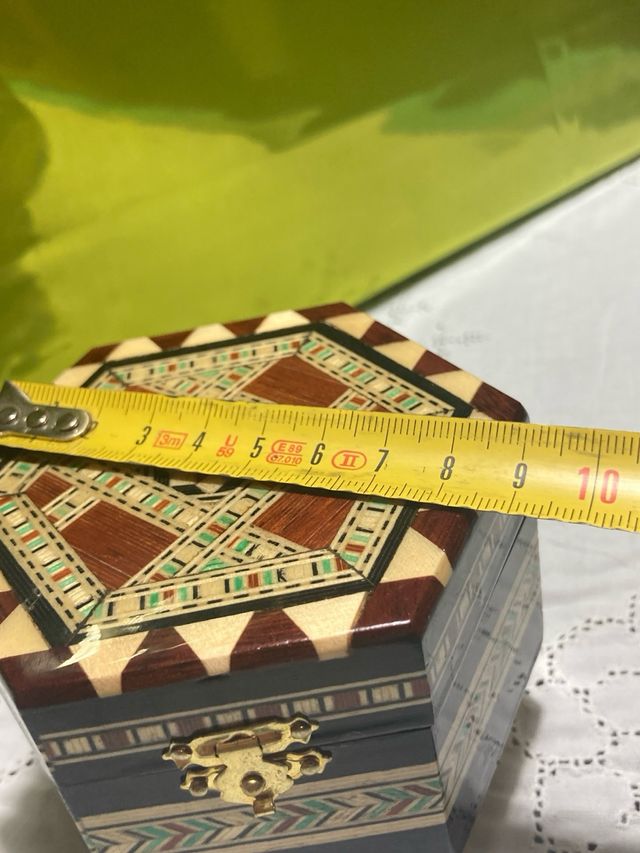 Caja de música octogonal marquetería