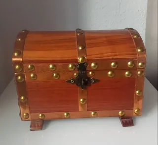 Baúl de madera hecho a mano