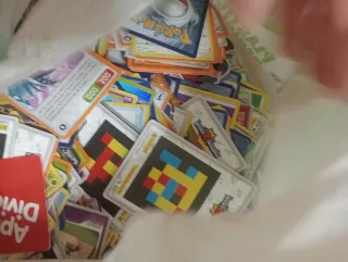 Lote Cartas Pokémon y más casi media bolsa