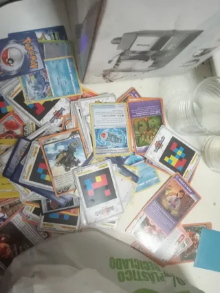 Lote Cartas Pokémon y más casi media bolsa