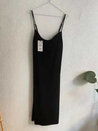 Vestido negro escote drapeado