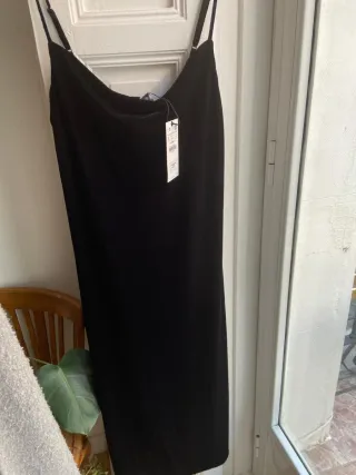 Vestido negro escote drapeado