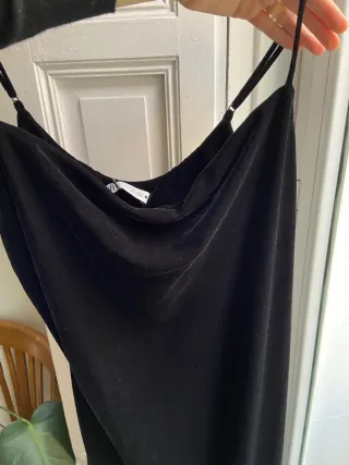 Vestido negro escote drapeado