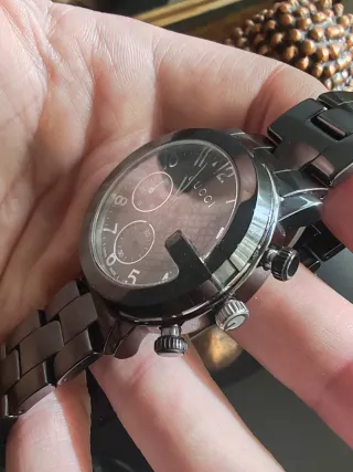 Precioso Reloj Gucci Negro y Plateado