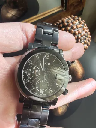 Precioso Reloj Gucci Negro y Plateado