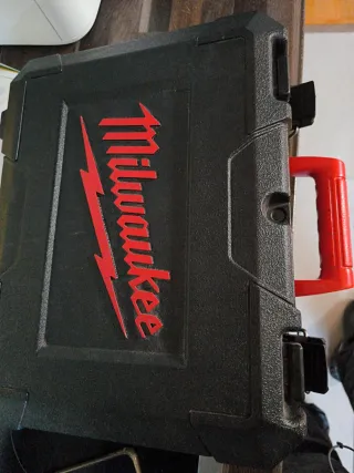 Expansor de tubos Milwaukee costó 689