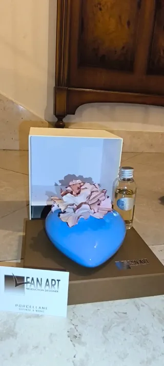 Profumatore In Fine Porcellana Di Capodimonte
