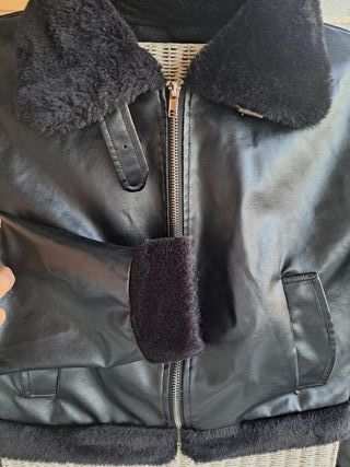 Cazadora Piel Sintética Negra con Borrego