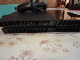 PS4 (PlayStation 4) Negra + Mando