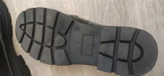 Mocasines negros mujer con cadena