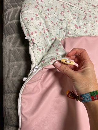 Saco para silla de paseo floral y rosa