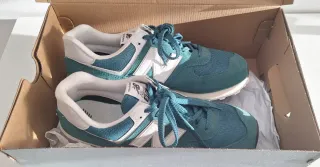 Zapatillas New Balance Teal y Blanco