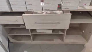 Mostrador de madera y cristal