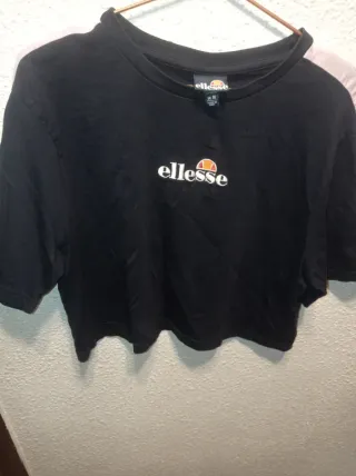 Camiseta Crop Ellesse Negra y Rosa Talla 42