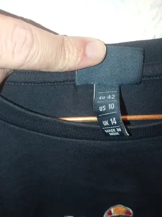 Camiseta Crop Ellesse Negra y Rosa Talla 42