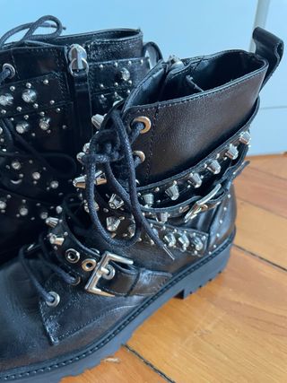 Botines Zara Tachuelas y Hebillas