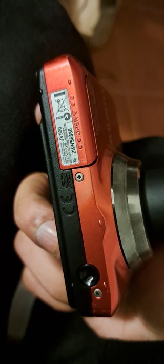 Cámara Fujifilm HD Movie 14MP Roja