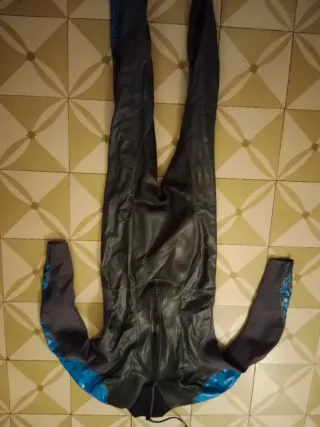 Top de Neopreno Mujer + 2 Trajes + Guantes +