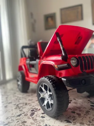 Jeep  auto rossa giocattolo per bambini