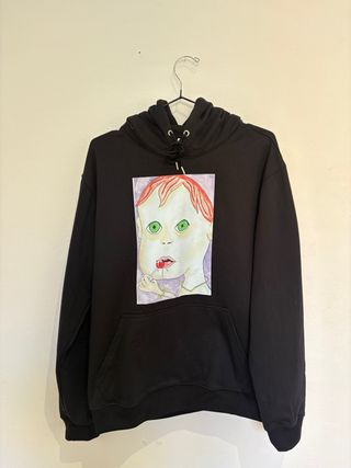 Sudadera Negra Diseño Bebé Original. Es oversize.