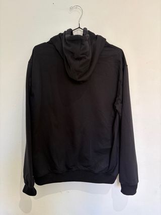 Sudadera Negra Diseño Bebé Original. Es oversize.