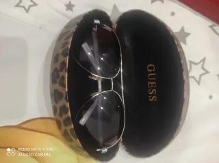 Gafas de Sol Guess Aviador Negro y Dorado