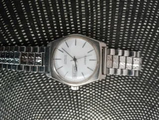 Relógio 3 Seikos 1 tissot automáticos.