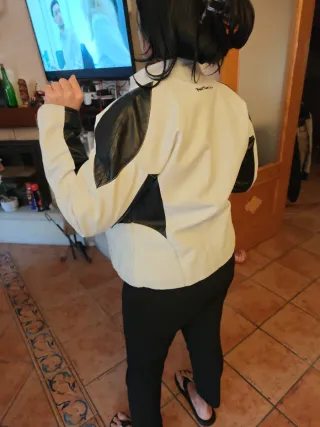 Cazadora de piel para mujer