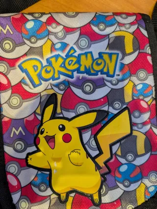 Bandolera y Bolígrafo Pokémon LEER
