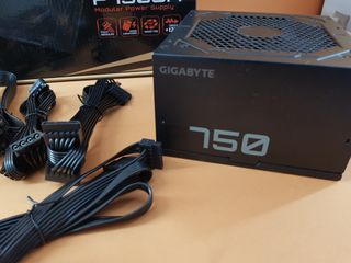 Fuente Alimentación Gigabyte P750GM 750W Modular