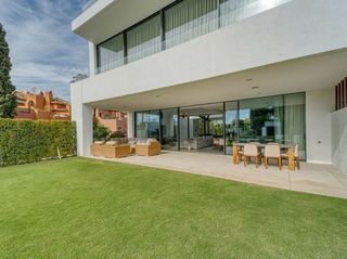 Chalet en alquiler en Nueva Andalucía centro en Marbella