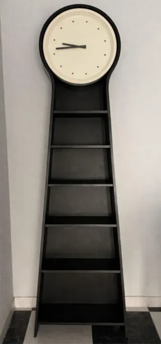 Estantería con Reloj