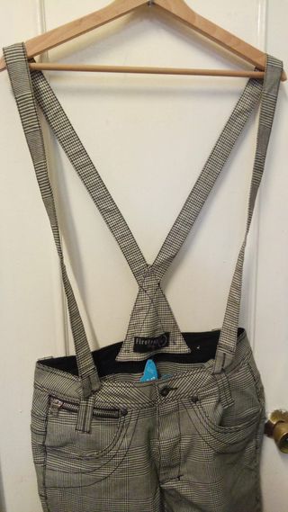 Pantalón Firetrap con tirantes