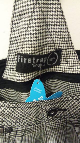 Pantalón Firetrap con tirantes