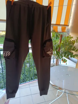 Pantalón de chándal verde oliva hombre