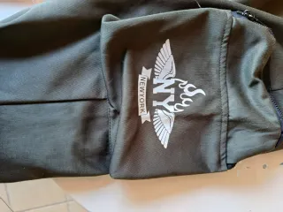 Pantalón de chándal verde oliva hombre