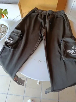 Pantalón de chándal verde oliva hombre