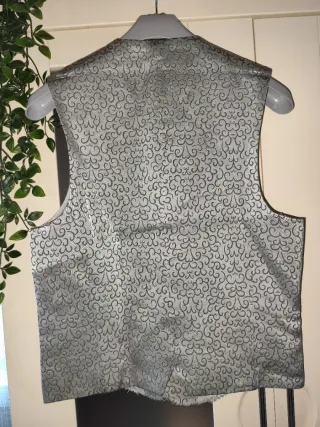 Chaleco y corbatón de novio plateado