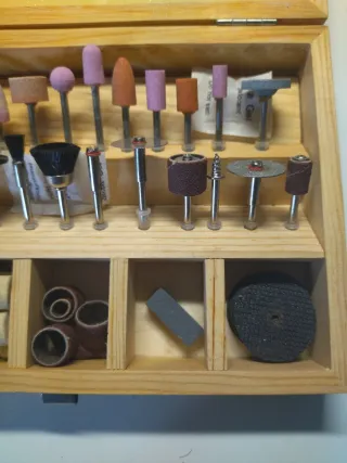 Caja de madera Dremel