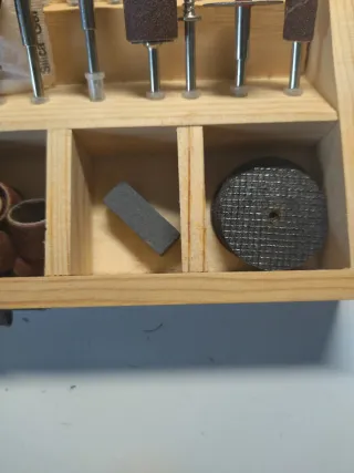 Caja de madera Dremel