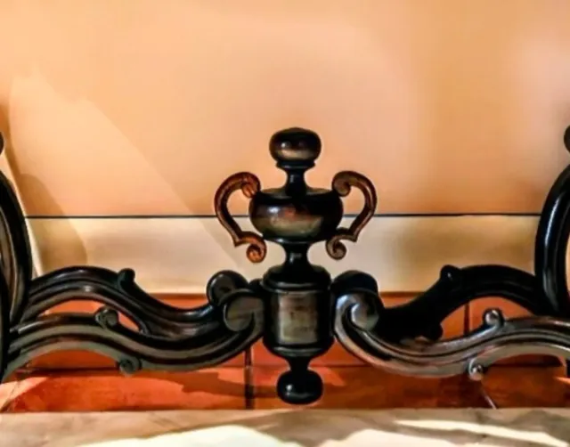 Consola Isabelina Siglo XIX. Recogida en Sevilla