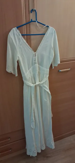 Vestido blanco con cinturón