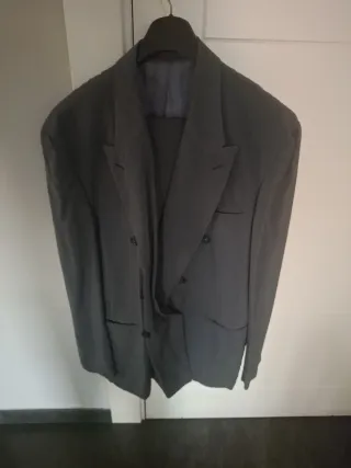 Traje de hombre marrón