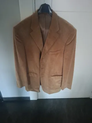Traje de hombre marrón