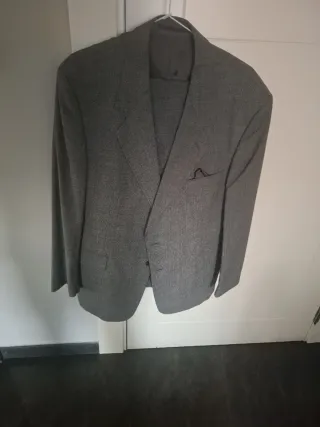 Traje de hombre marrón