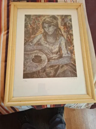 Cuadro mujer tomando café, firmado y numerado