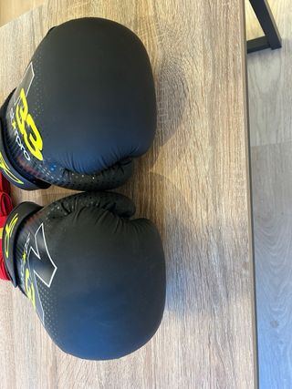 Guantes de boxeo Starpro y vendas